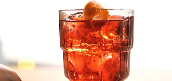 Currant Negroni drinkoppskrift