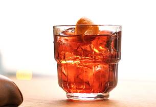 Currant Negroni drinkoppskrift