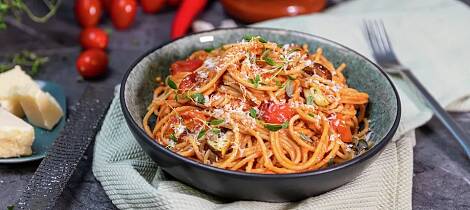 Spagetti med saus av bakte rotgrønnsaker