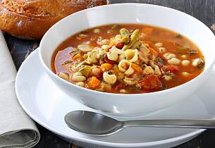 Suppe med bønner og pasta (Zuppa di Fagioli con la Pasta) (Italia)