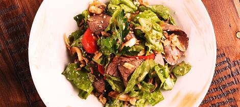Thai-inspirert biffsalat lager du raskt med denne oppskriften