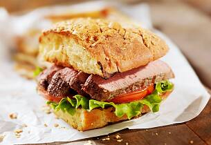 Om du er Britney-fan eller ei, så vil du nyte å sette tenna i denne biffsandwichen