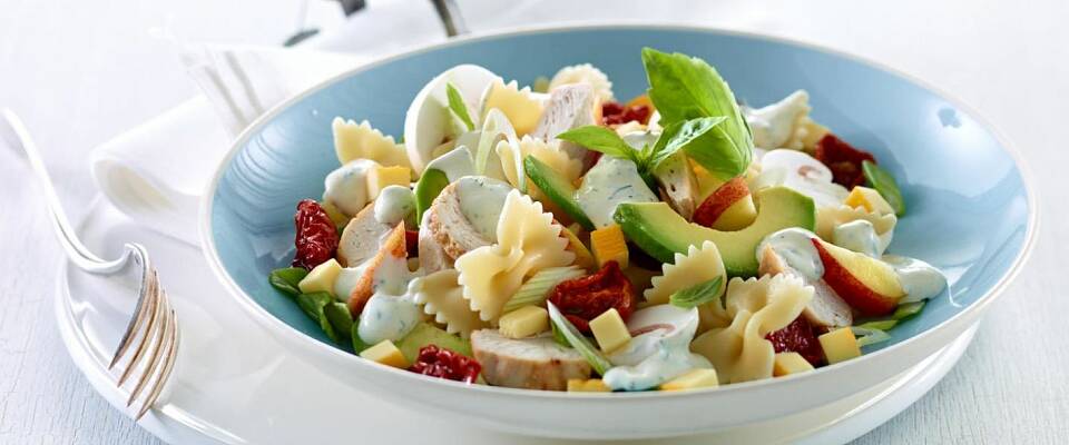 Slik lager du pastasalat med ost