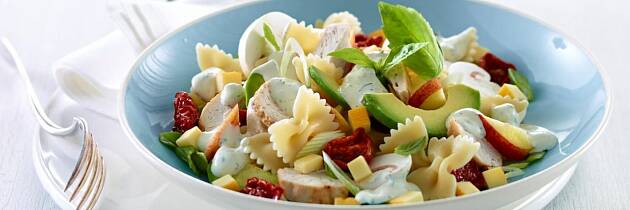 Slik lager du pastasalat med ost