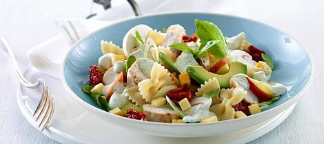 Slik lager du pastasalat med ost