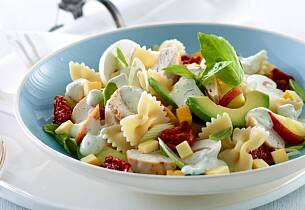 Slik lager du pastasalat med ost