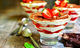 Med jordbærmousse à la tiramisu til dessert får du en myk overgang til vår