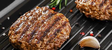 Gi grillburgeren et litt annet selskap i burgerbrødet som du baker selv