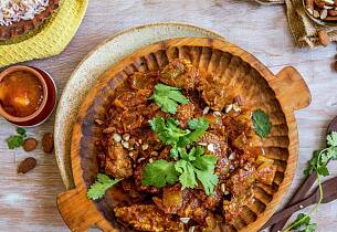 Indisk lammegryte med karripasta og kokosmelk