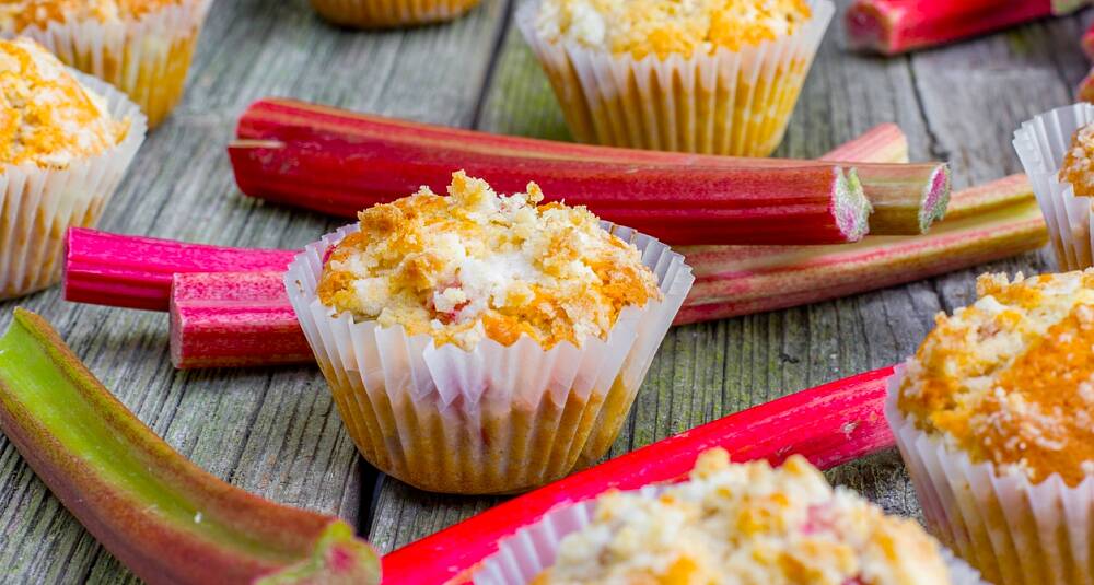 Muffins med rabarbra og crumble