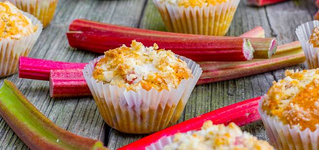 Muffins med rabarbra og crumble