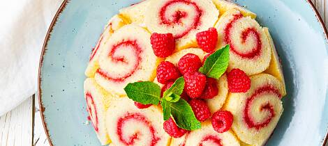 Har du rullekake til overs, tar det bare et øyeblikk å lage denne kaken.