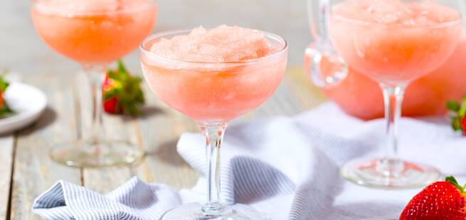 Frosé - fryst cocktail med rosevin og jordbær