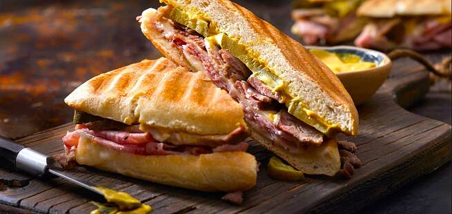 Pannestekt sandwich med skinke og avokado | |Du lager den på 15 minutter | aperitif.no