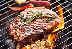 Slik blir svinekotelettene ekstra saftige på grillen