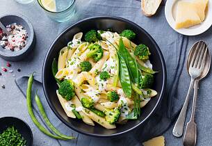 Lun pastasalat med grønnsaker