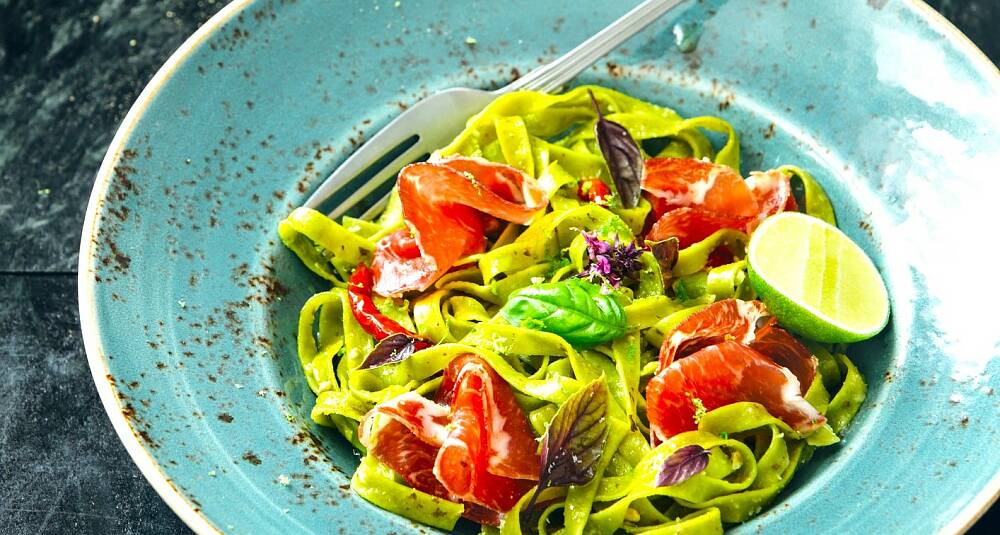 Pasta med spekeskinke og hjemmelaget pesto