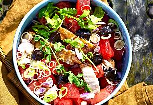 Vannmelonsalaten er en av favorittene fra kokeboken Thaisommer