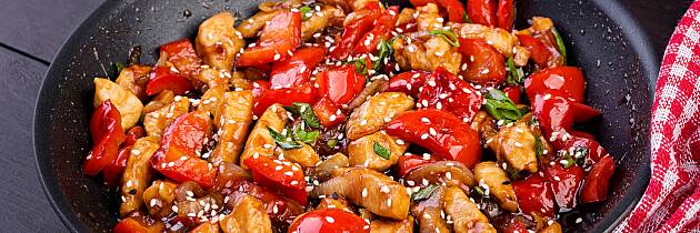 By på en fargesterk og smaksintens wok til middag