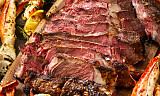 Kombiner entrecote med skalldyr på grillen