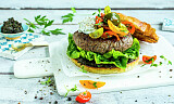 Lag en burger med smaken av Hellas