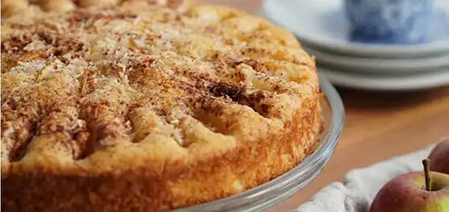 Glutenfri eplekake med mandelmel og kokosflak