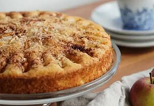 Glutenfri eplekake med mandelmel og kokosflak