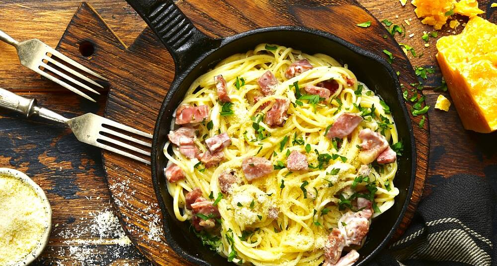 Spaghetti carbonara med røkt skinke