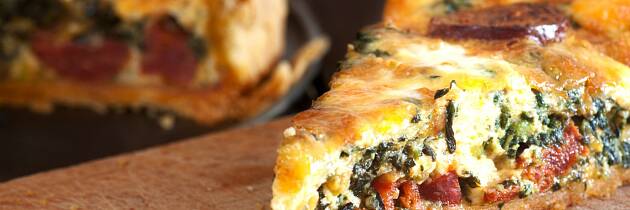 Har du pølser til overs, blir de til en fristende pai