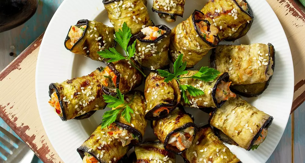 Grillet aubergine fylt med hvitløk- og rosmarinmarinert kalkunfilet og feta