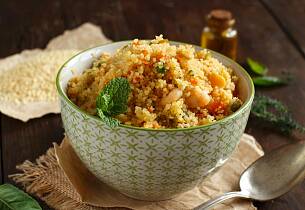 Så enkelt lager du en aromatisk middag med reker og couscous