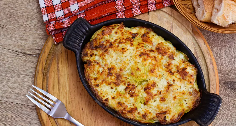 Gratinert fisk og grønnsaker i form