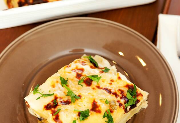 Bak det som ser ut som en vanlig lasagne, skjuler det seg ekstra gode smaker