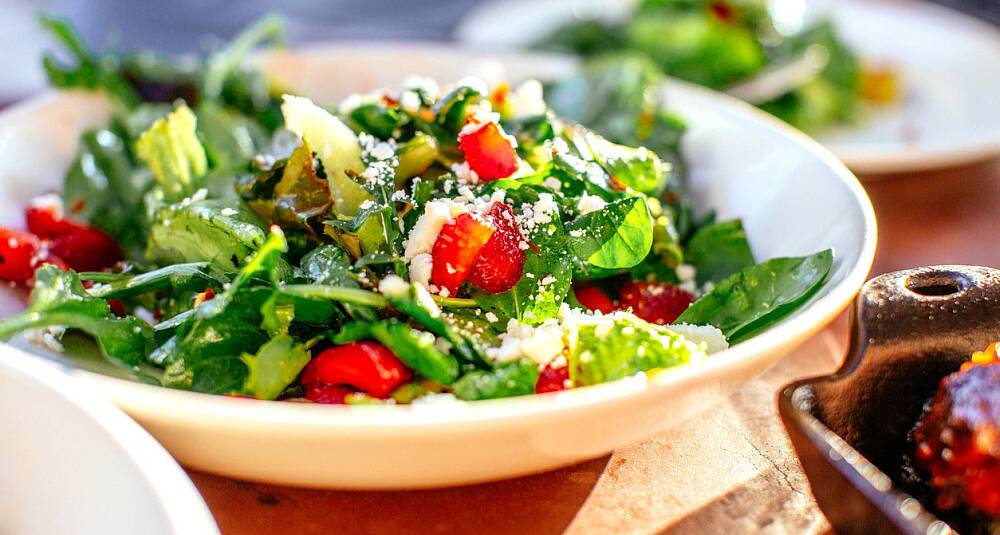 Her er oppskriftene på sommerlige salater