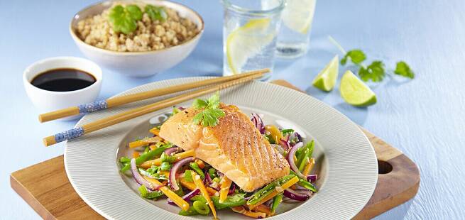 Ørret med wokgrønnsaker