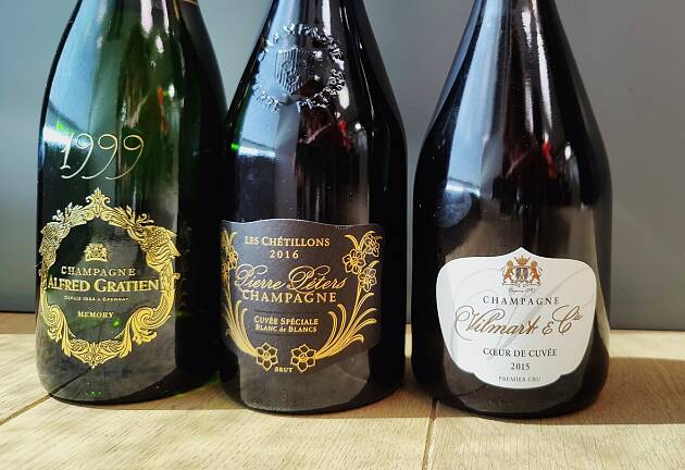 Det er duket for boblefest: Fantastiske champagner utfordres av like fantastiske britiske viner