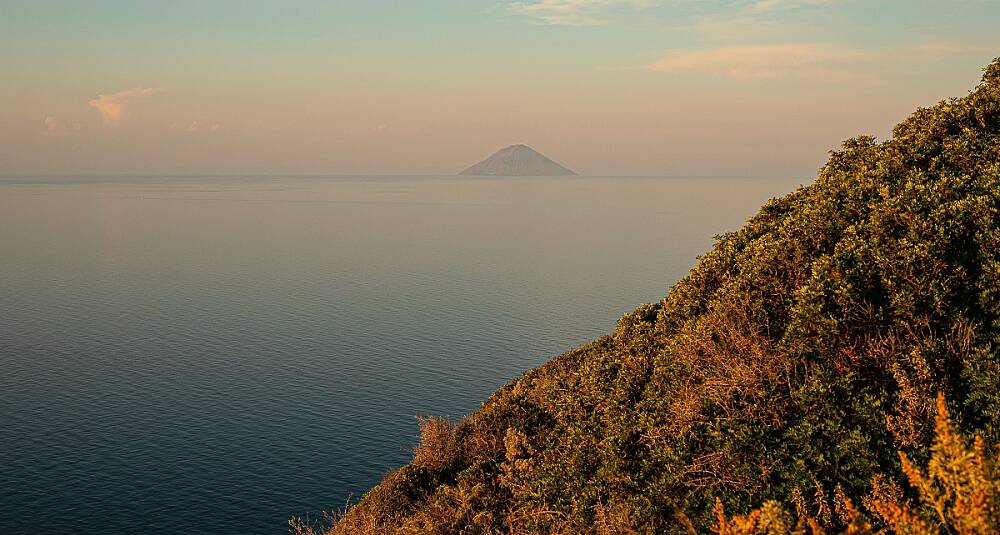 Hekta på Sicilia etter White Lotus? Det er de vulkanske øyene rundt som er det virkelige paradiset