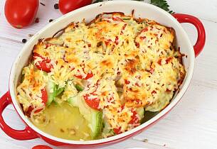 Når grønnsaker ostegratineres, går de i en egen mage