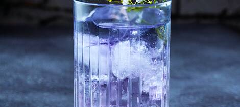 Snøskred vil vi helst ha i form av en isblå drink som denne