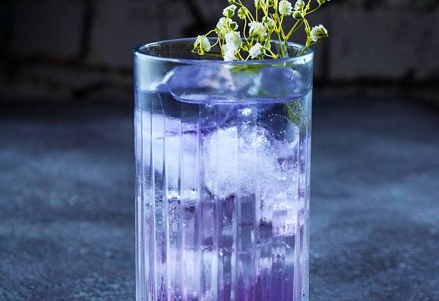 Snøskred vil vi helst ha i form av en isblå drink som denne