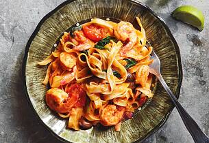 Tagliatelle med reker og tomatsaus marinara