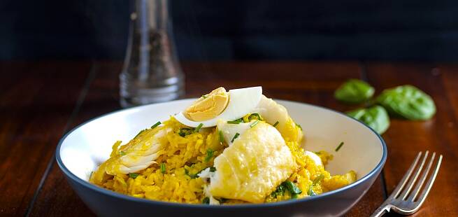 Kedgeree indisk ris med røkt fisk som hyse eller torsk