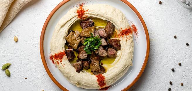 Hummus bil lahmeh - hummus med krydret kjøttgryte