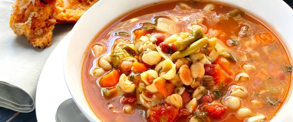Helt uten kjøtt, men likevel veldig mettende og smaksrik: La det bli minestronesuppe i dag