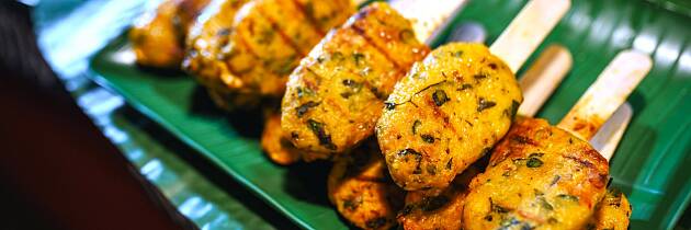 Hjemmelagde  fiskekaker blir til festmåltid når de serveres som thai-gatemat