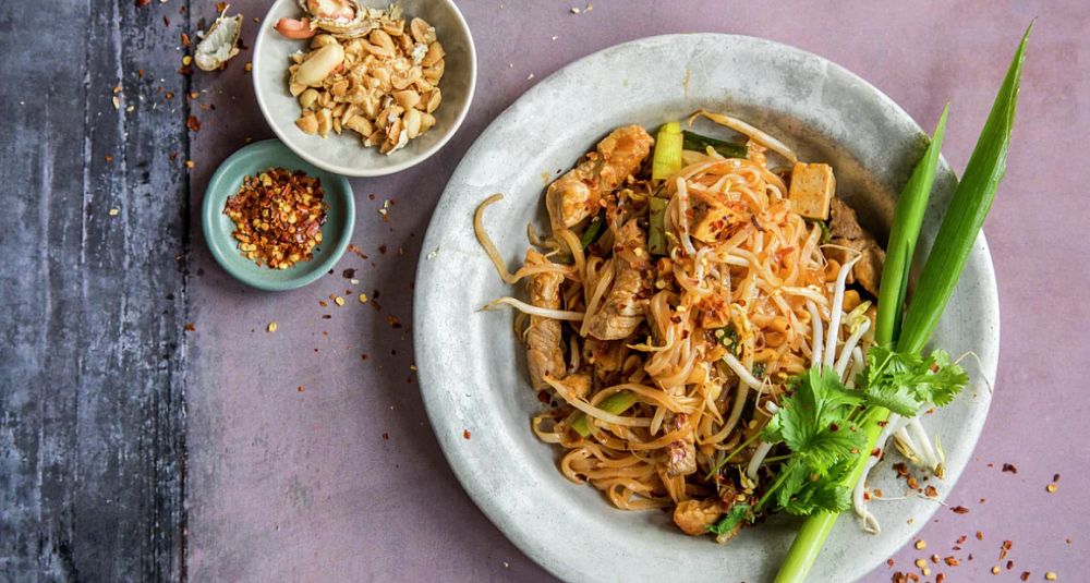 Svinekjøtt med nudler Pad thai