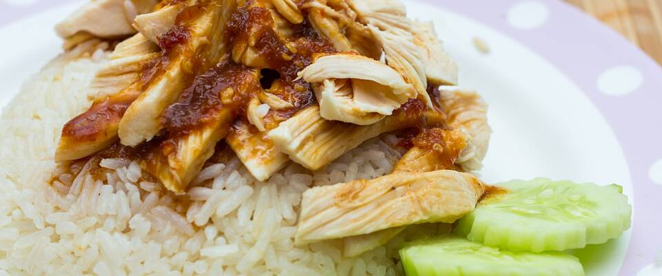 Indiskinspirert kylling lager du raskt i stekepanne