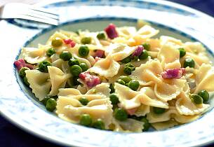 Farfalle med frisk tomatsaus og erter  Farfalle al Sugo di Piselli)