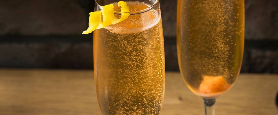 Årets festcocktail er med knusktørr musserende og en skvett akevitt