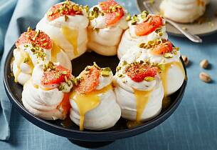 Pavlova-krans med grapefruktcurd